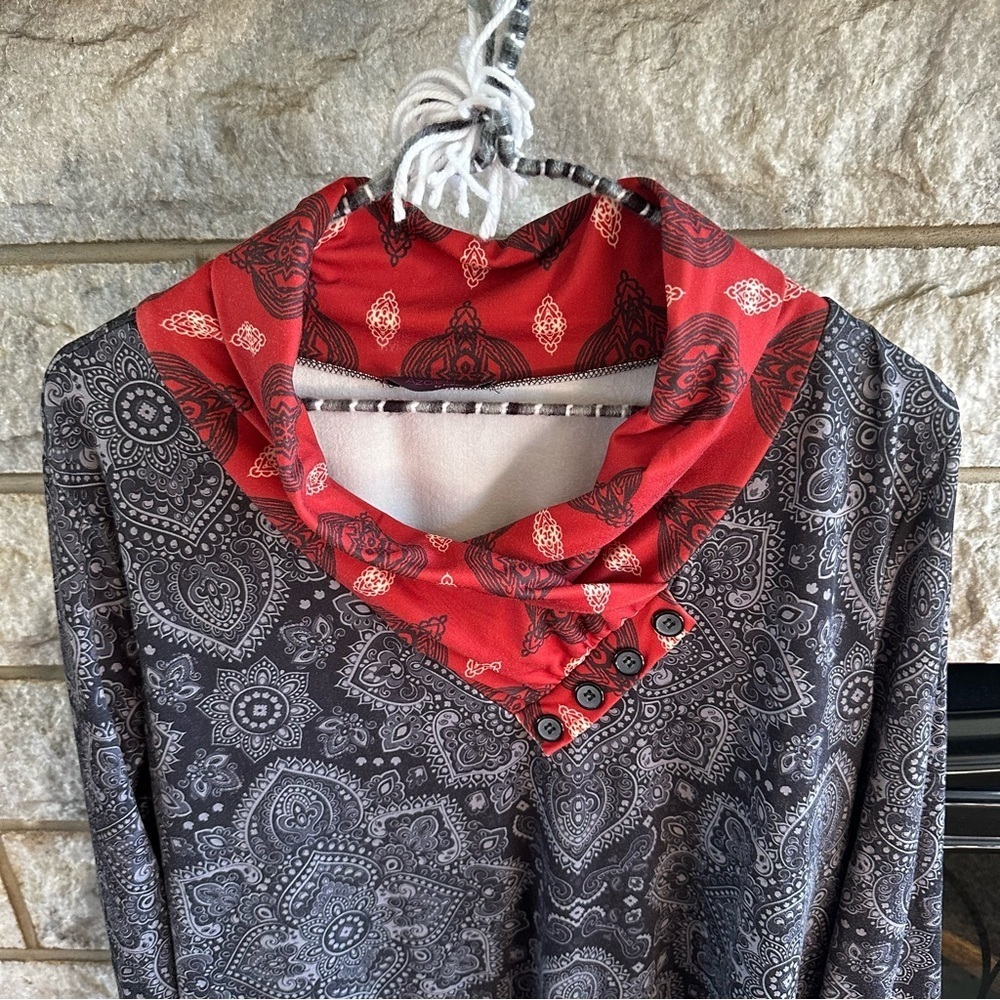 Azalea by Firmiana Red and Black Floral Cowl Neck Tunic Top 1X - Picture 3 of 6